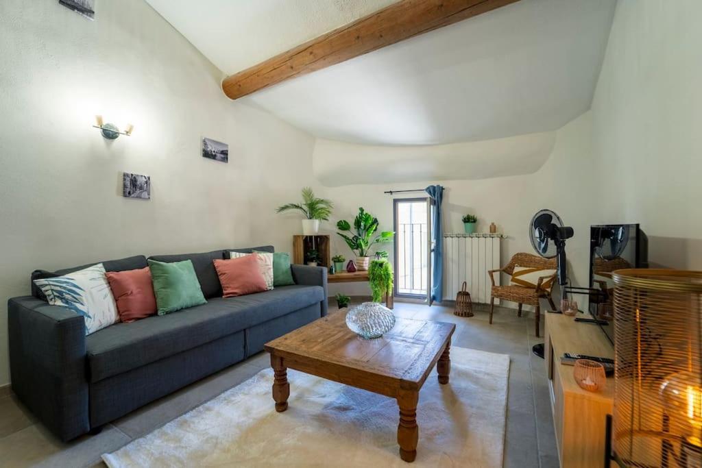Apartment T2 Proche Place Aux Herbes