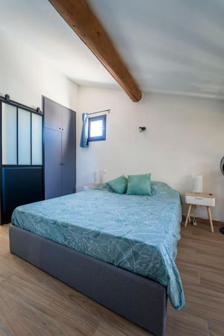 Apartment T2 Proche Place Aux Herbes