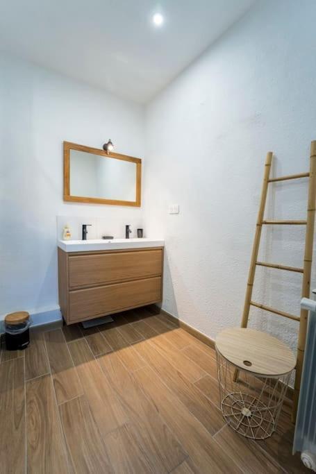 T2 Proche Place Aux Herbes Apartment *