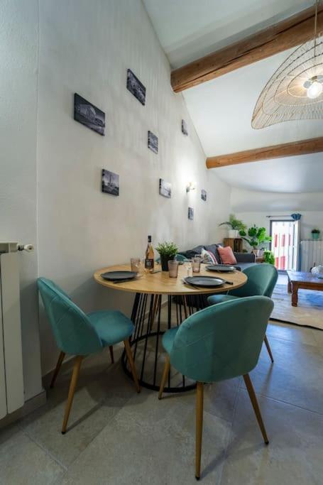 Apartment T2 Proche Place Aux Herbes Uzes