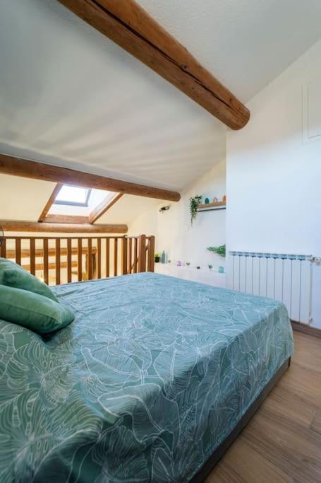 T2 Proche Place Aux Herbes Apartment